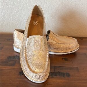 Ariat cruisers Women's Embossed Gold Loafers
